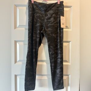 Danskin Leggings in Black Camo